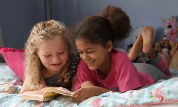 چطور کودکان را هرچه بیشتر به کتاب خواندن علاقه‌مند کنیم