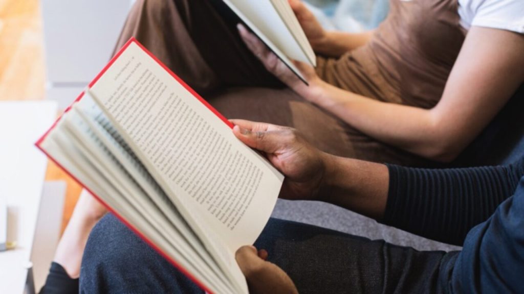 people-reading-together-for-book-club-feature-700x375-1-1280x720-1-1024x576.jpg