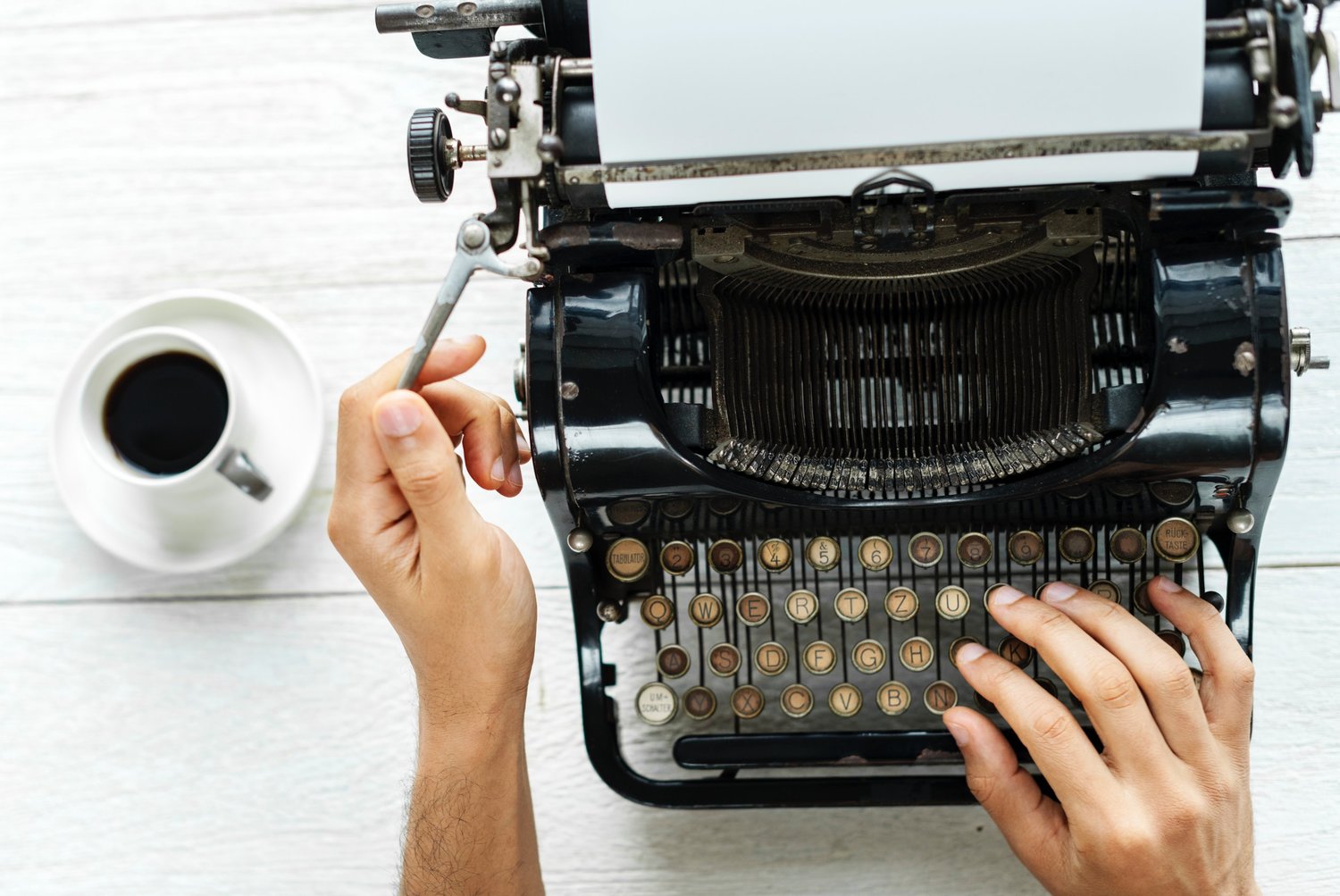 6 نویسنده که ثابت می‌کنند هیچ گاه برای شروع نویسندگی دیر نیست